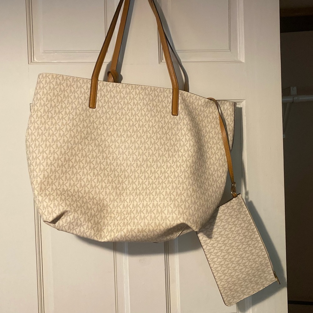 Micheal Kors Logo large tote and clutch
